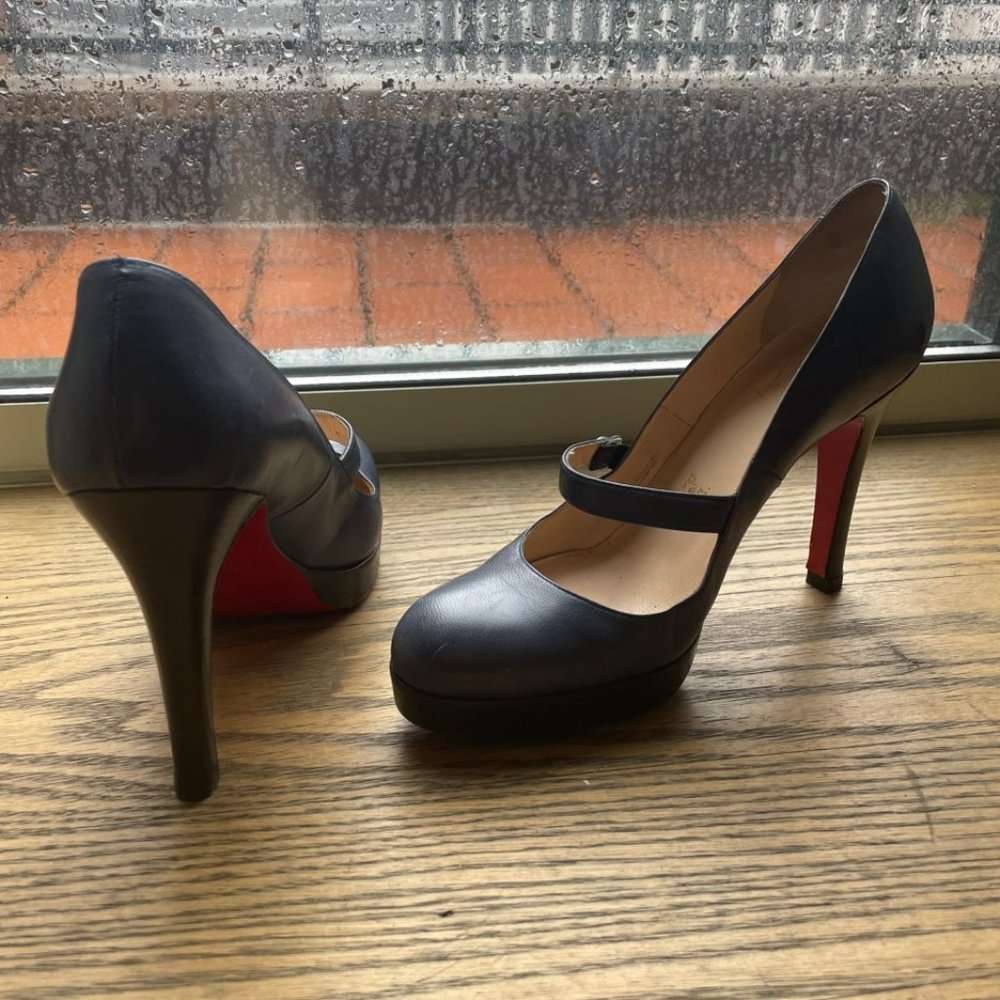 Christian Louboutin Mary Jane Pumps EU39